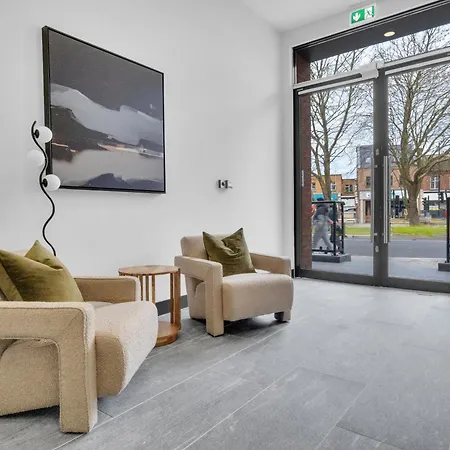 Homely - North London Luxury Apartments Финчли Экстерьер фото