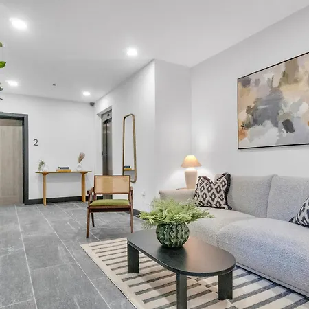 Homely - North London Luxury Apartments Финчли Экстерьер фото