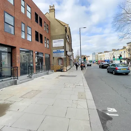 Homely - North London Luxury Apartments Финчли Экстерьер фото