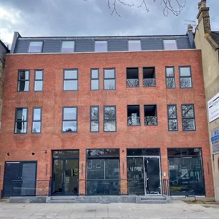 Homely - North London Luxury Apartments Финчли Экстерьер фото