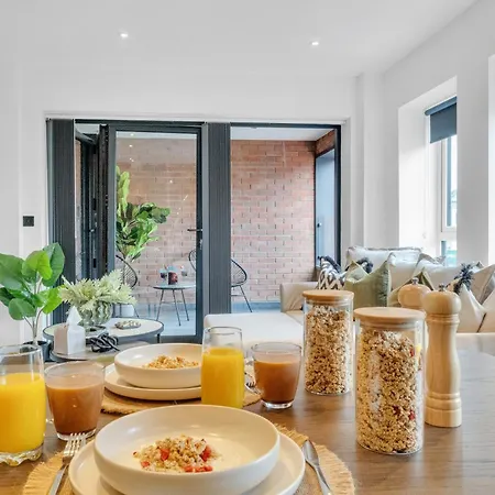 Homely - North London Luxury Apartments Финчли Экстерьер фото