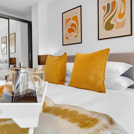 Homely - North London Luxury Apartments Финчли Экстерьер фото