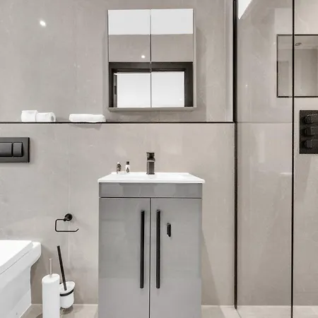 Homely - North London Luxury Apartments Финчли Экстерьер фото